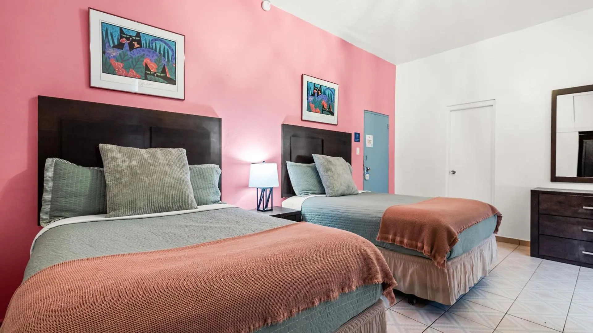 Borinquen Beach Inn サンジョアン
