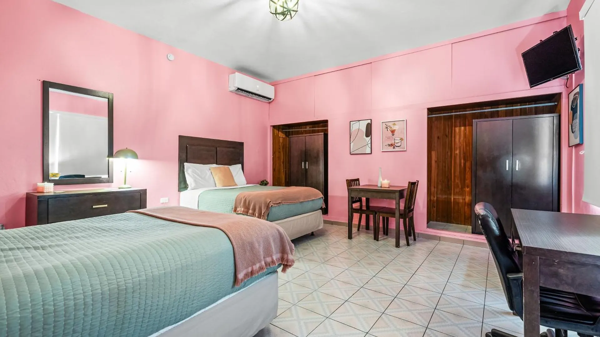 Borinquen Beach Inn サンジョアン