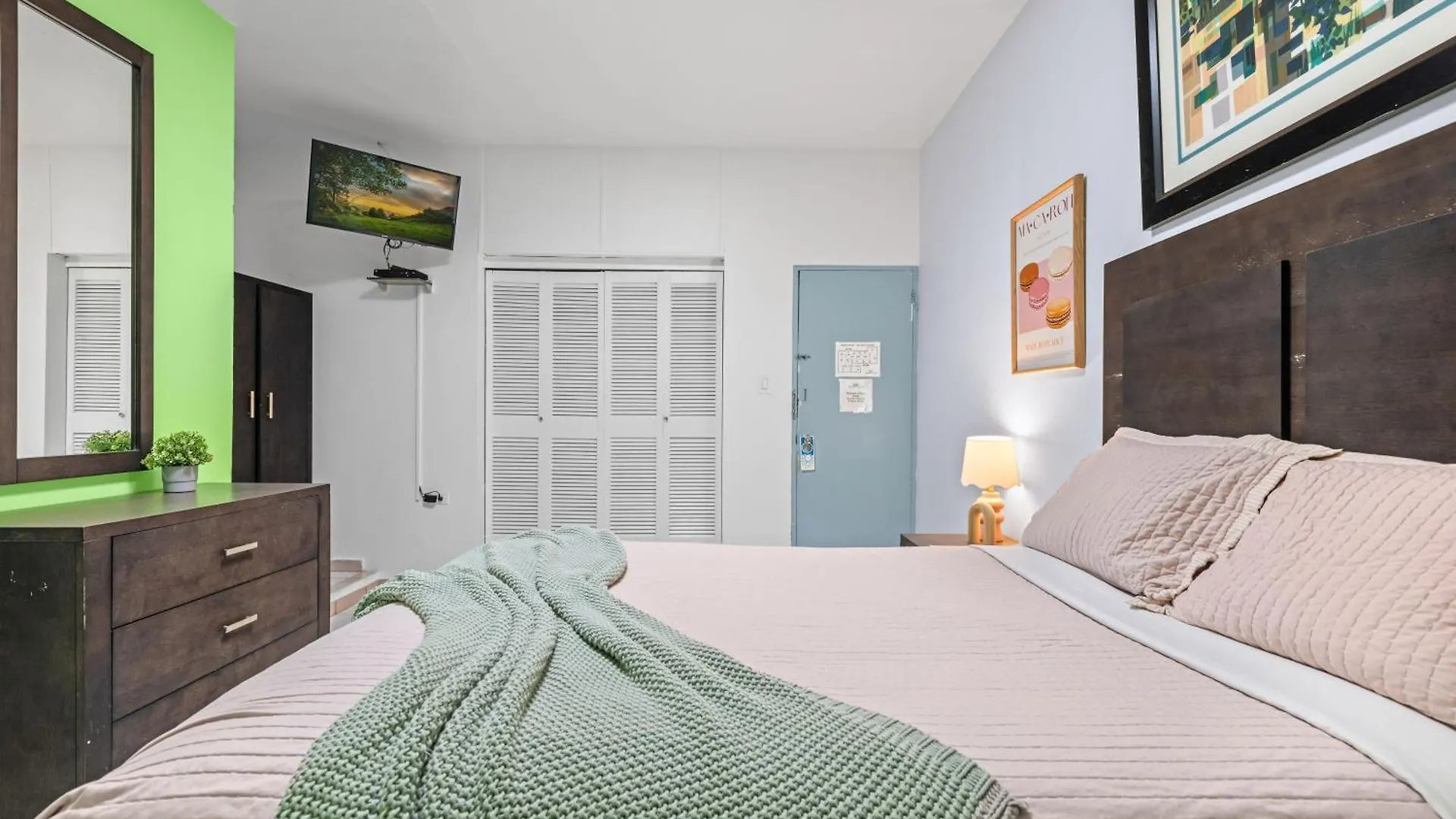 Borinquen Beach Inn サンジョアン