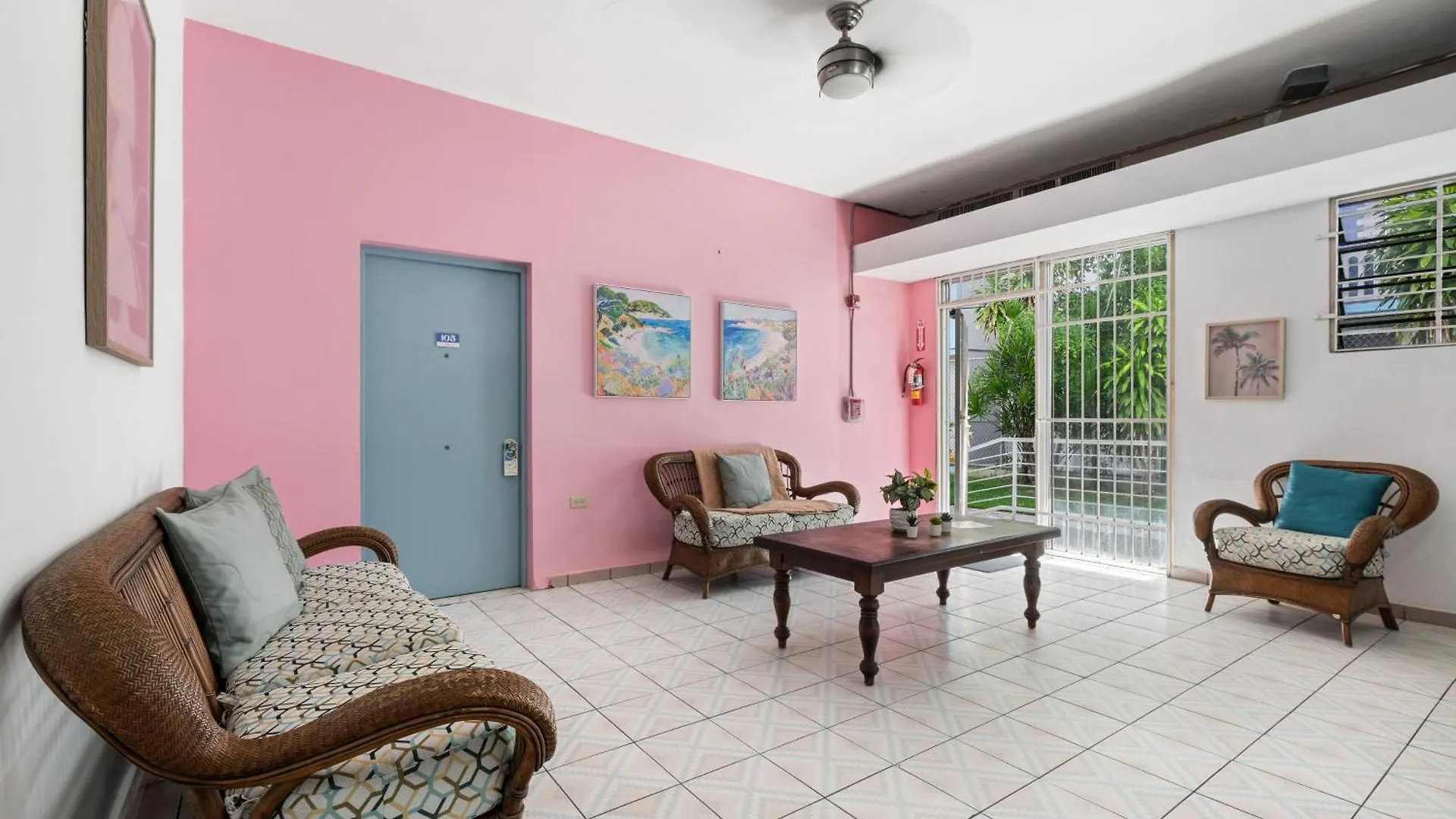 Borinquen Beach Inn サンジョアン